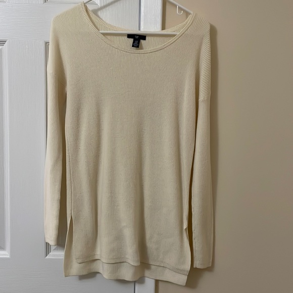 Sweater - Picture 1 of 3